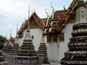 Temple Wat Pho, Chedis recouverts de céramique