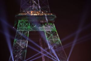 Tour Eiffel revêtue d'arbres virtuels #1heart1tree #cop21 [2015]