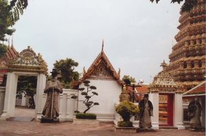 Temple Wat Pho, Chedis recouverts de céramique