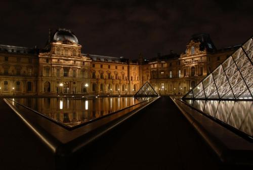 Le Louvre - Pyramide